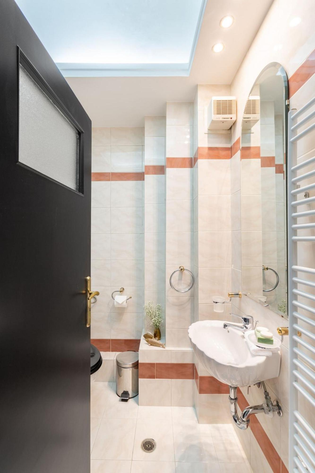 Fresh Detailed Stylish Apartment At Acropolis アテネ エクステリア 写真