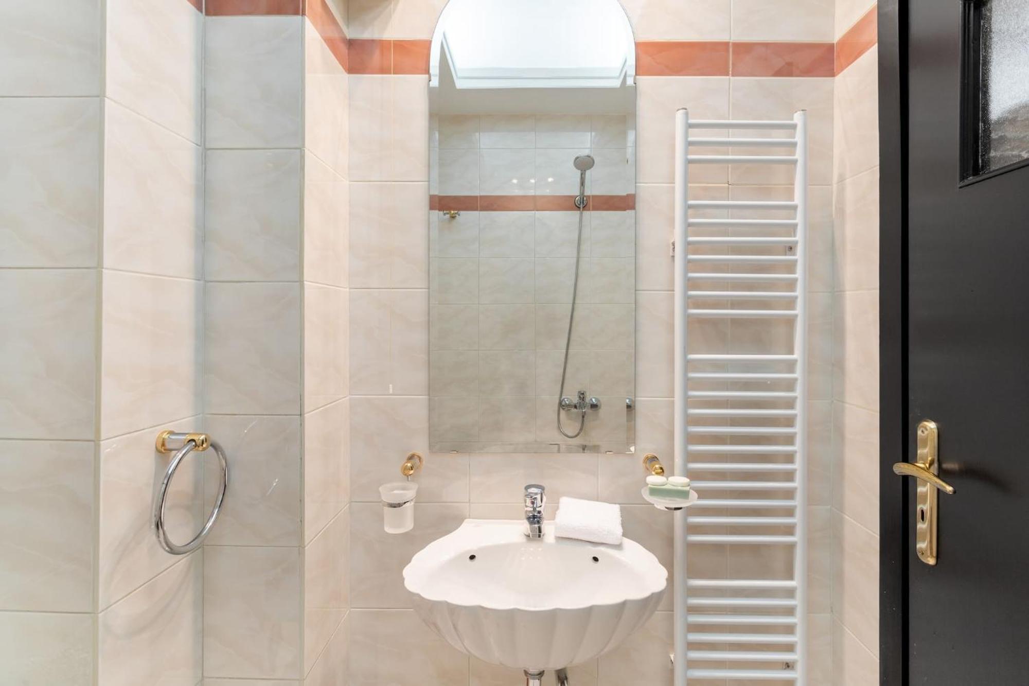 Fresh Detailed Stylish Apartment At Acropolis アテネ エクステリア 写真